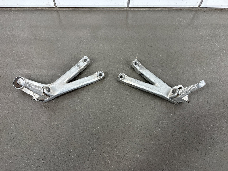 1999-2002 Yamaha YZF-R6 Rear Passenger Foot Peg Brackets Pair OEM