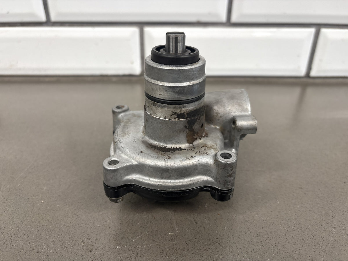 1990-1993 Kawasaki Ninja ZX-11 ZX1100C Water Pump OEM 49044-1062