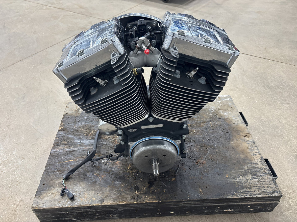 1999-2006 Harley Road King FLHRCI Twin Cam 88 EFI Engine Video/Compression Test