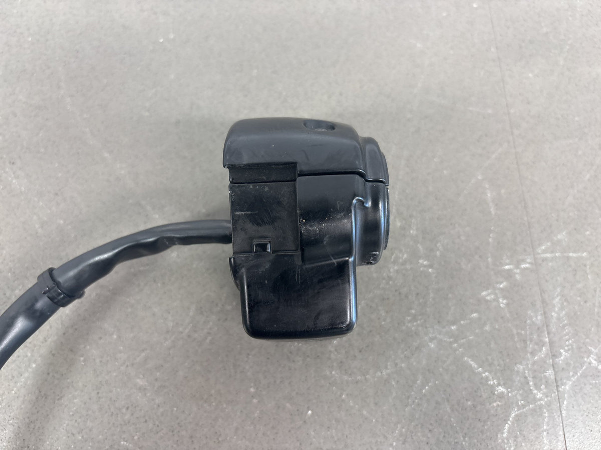 2002-2006 Harley Road King FLHRCI Left Switch Housing Black Cruise OEM 71567-96