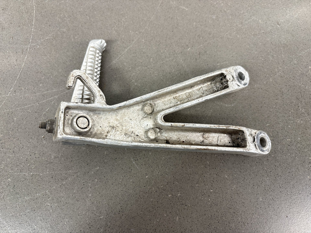 1999-2002 Yamaha YZF-R6 Rear Passenger Foot Peg Brackets Pair OEM