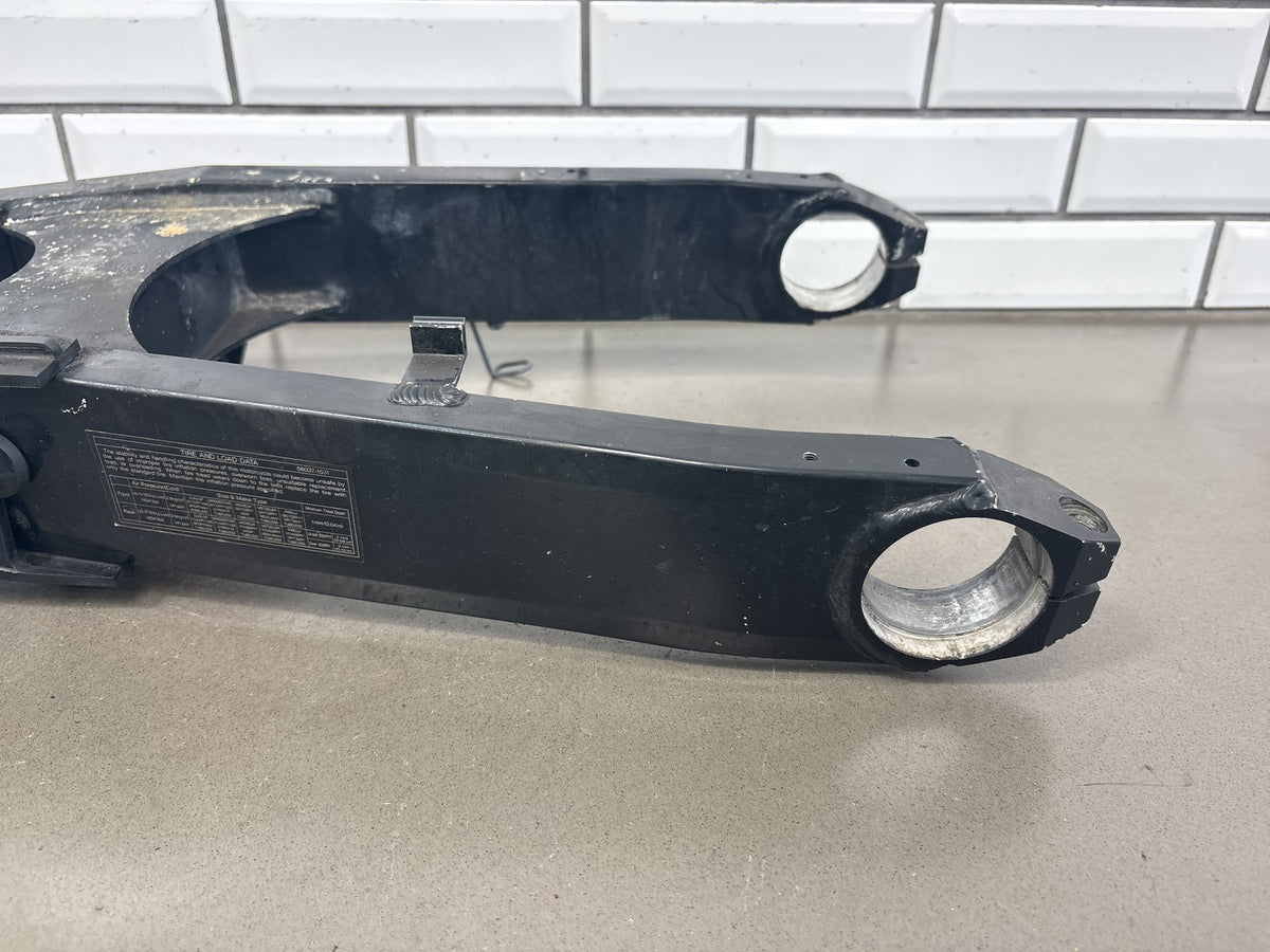 1990-1993 Kawasaki Ninja ZX-11 ZX1100C Swingarm Swing Arm OEM 33001-1351