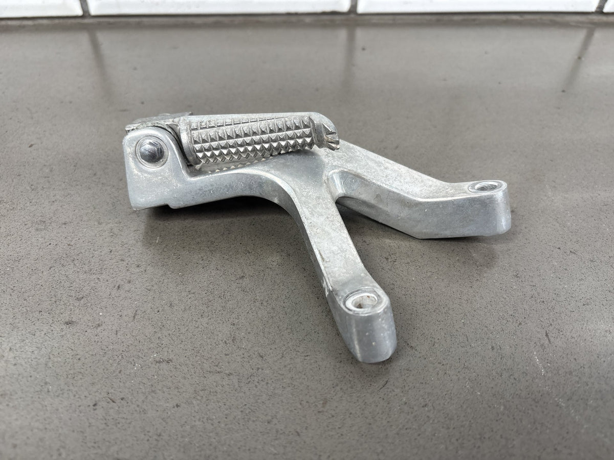 1999-2007 Yamaha YZF600R Pair Rear Passenger Foot Pegs w/ Brackets Silver OEM
