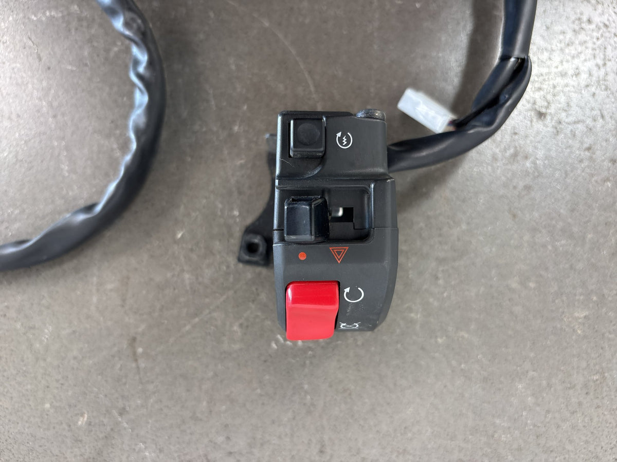 2010-2014 Kawasaki Concours 14 ZG1400 Right Handlebar Control Switch 46091-0189