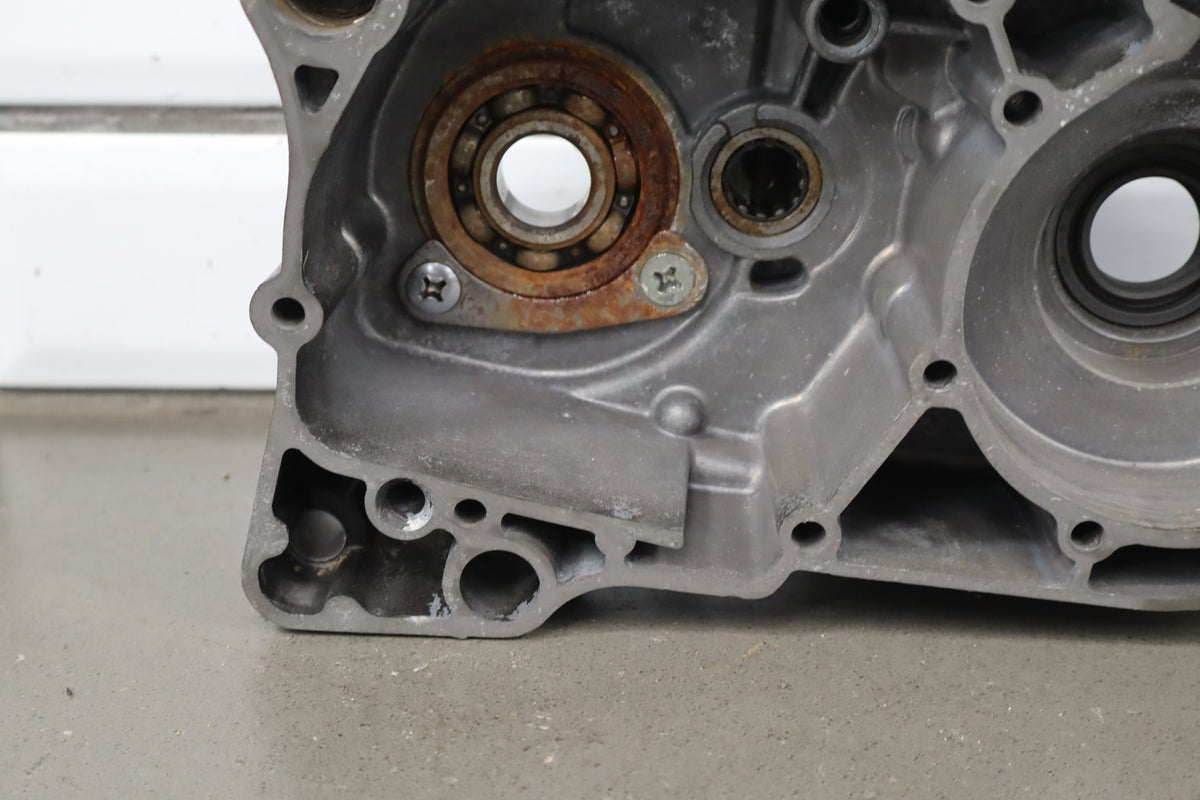 78-81 Yamaha YZ125 Left Engine Crankcase OEM 4V2-15111-00-00