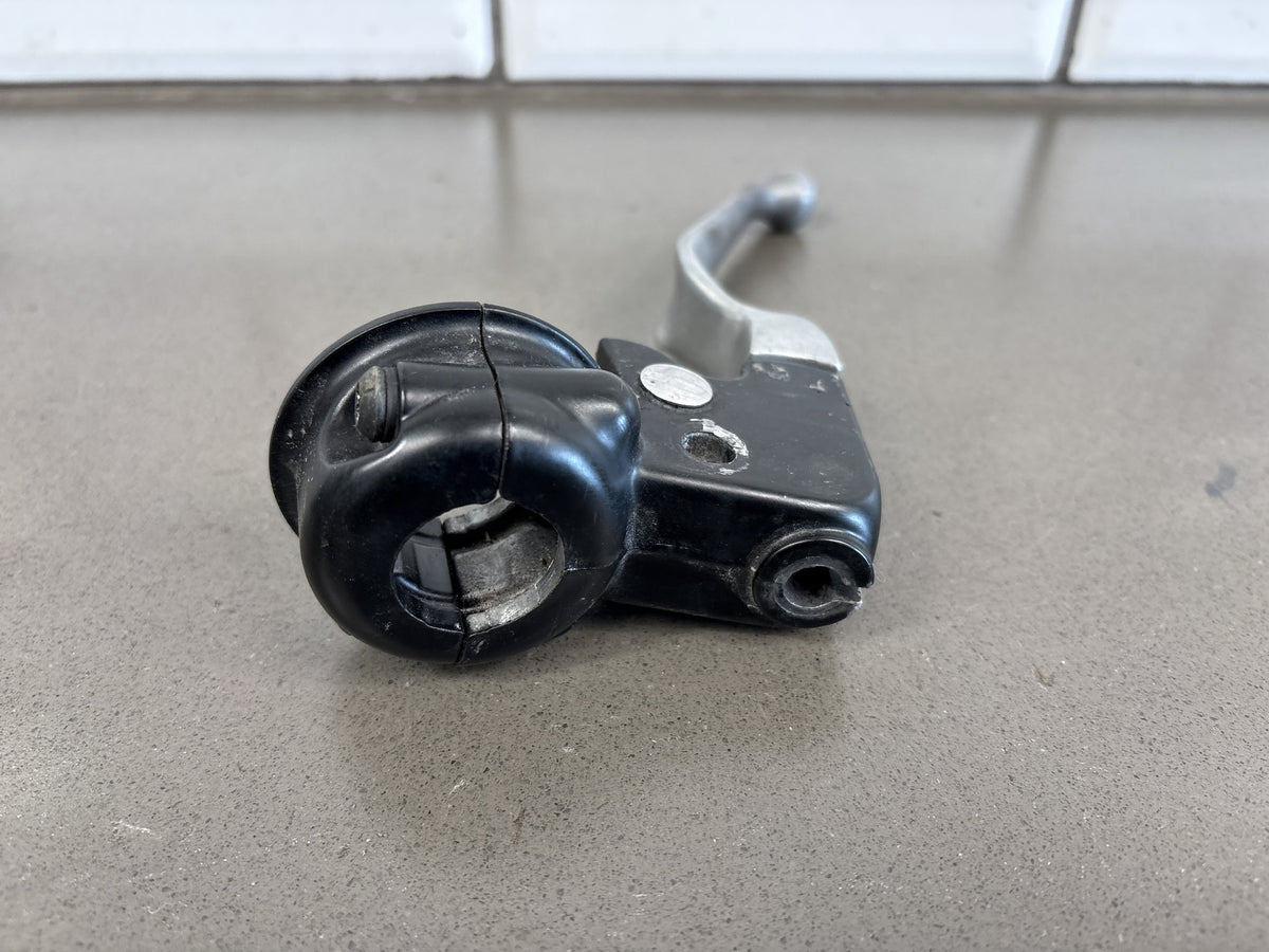 2000-2006 Harley Road King FLHRCI Left Clutch Perch Lever Assembly OEM 38608-96