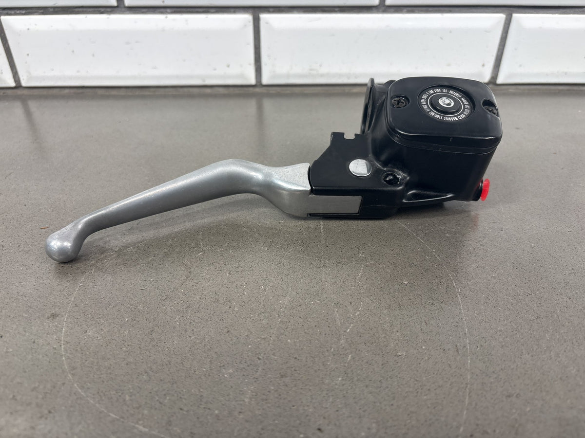 99-04 Harley Road King FLHR FLHRI FLHRCI Front Brake Master Cylinder 45013-96D