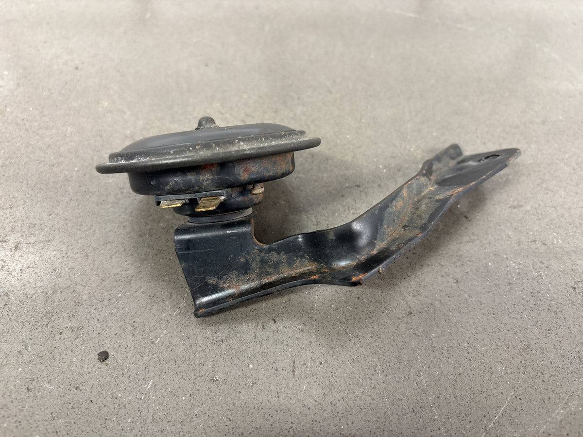 1990-1993 Kawasaki Ninja ZX-11 ZX1100C Horn Pair With Brackets OEM 27003-1320