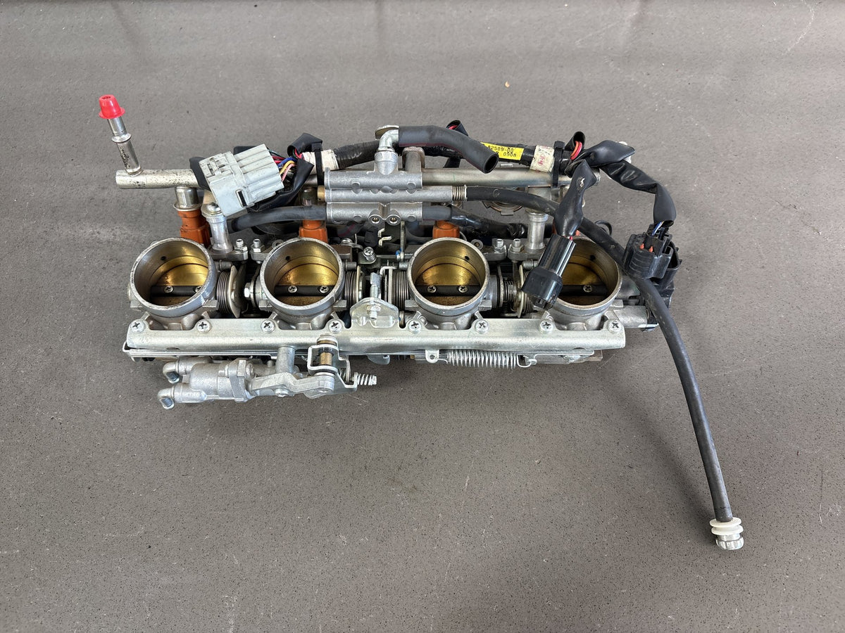 2006 Yamaha FJR1300A Throttle Bodies Injectors Fuel Rail TPS OEM 3P6-13750-01-00