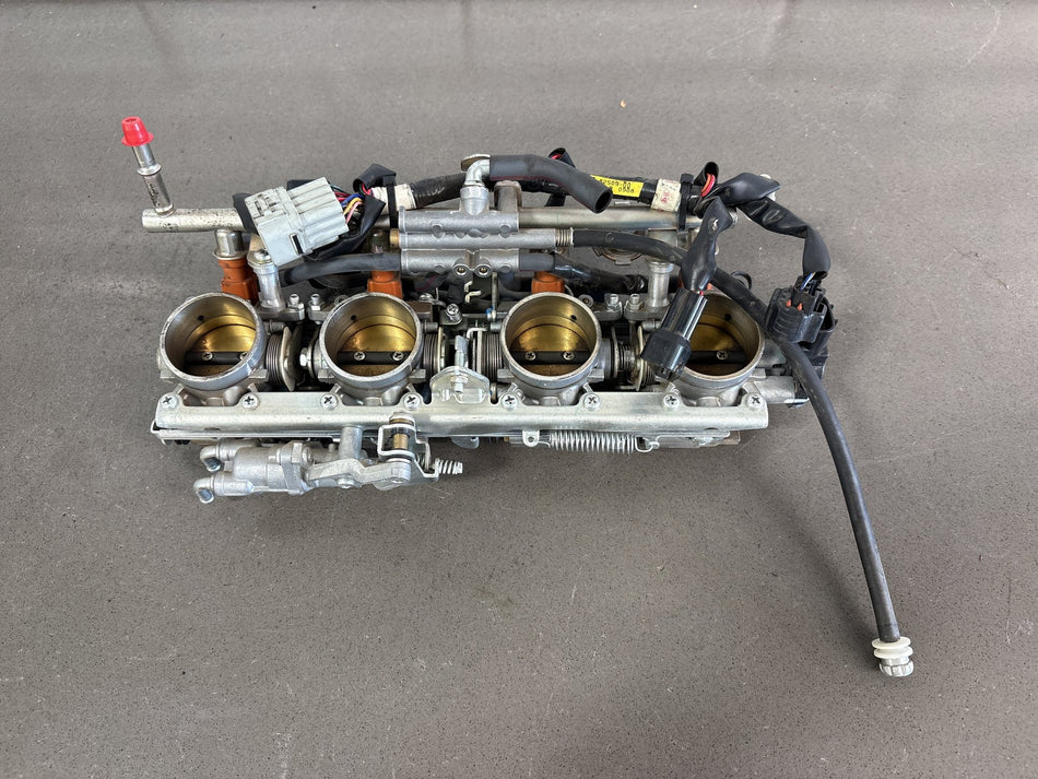 2006 Yamaha FJR1300A Throttle Bodies Injectors Fuel Rail TPS OEM 3P6-13750-01-00