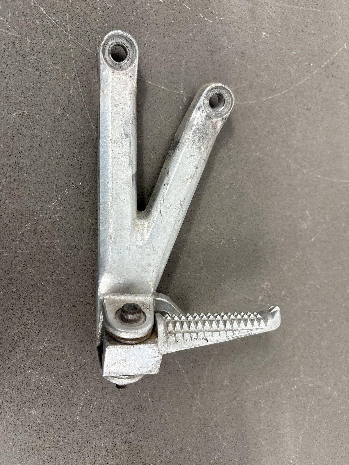 1999-2002 Yamaha YZF-R6 Rear Passenger Foot Peg Brackets Pair OEM