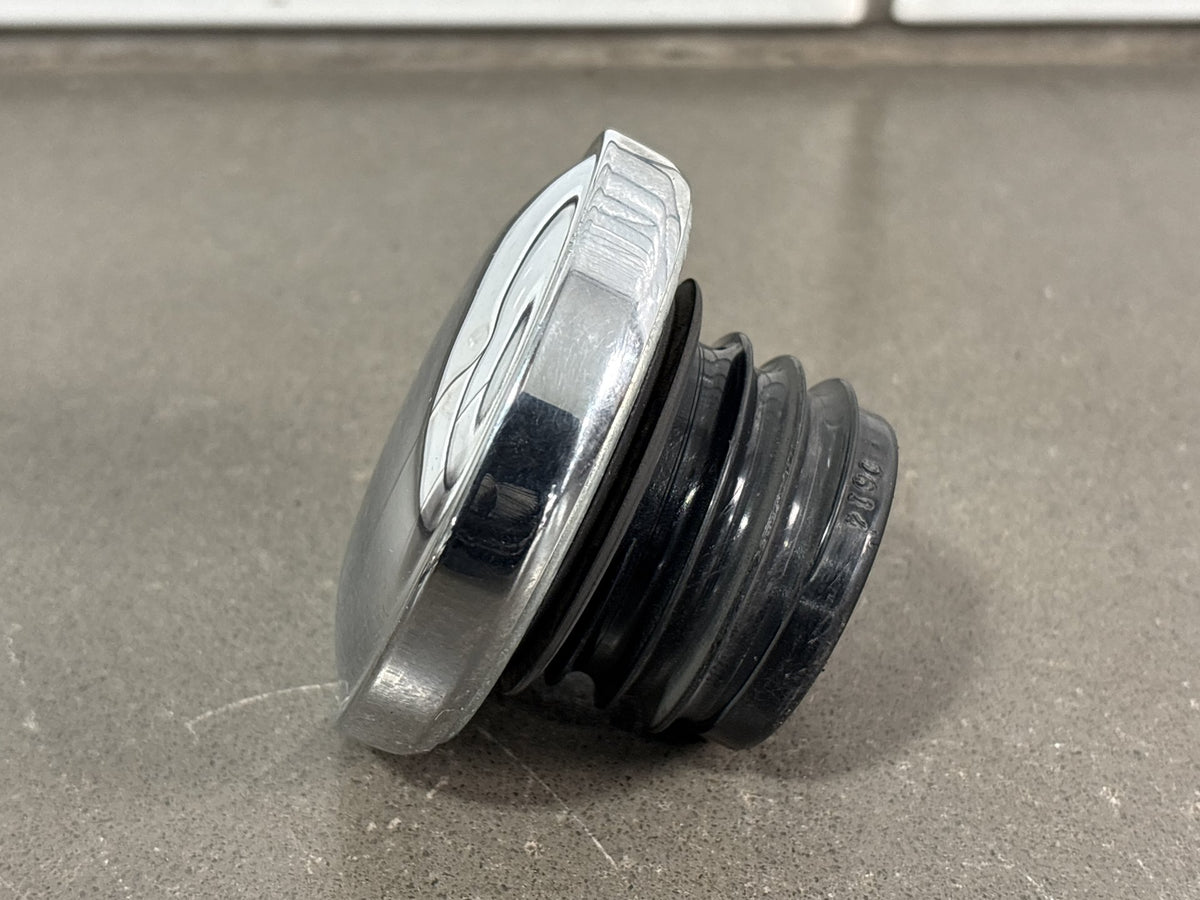00-05 Harley Heritage Softail FLSTC 99-06 Road King Right Fuel Cap OEM 61272-92C