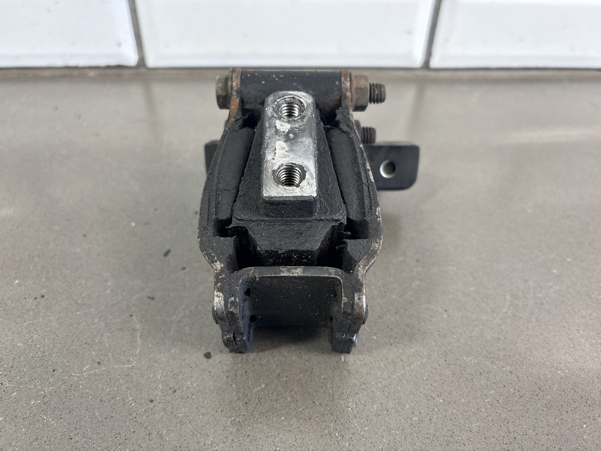 06-17 Dyna Super Glide Street Bob Fat Bob Harley Front Engine Isolator 47583-90B
