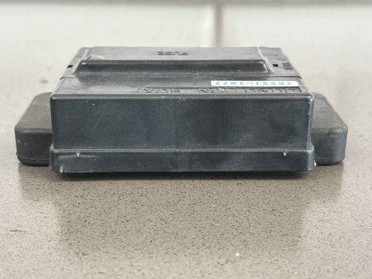 1990-1993 Kawasaki Ninja ZX-11 ZX1100C Junction Fuse Box OEM 26021-1077