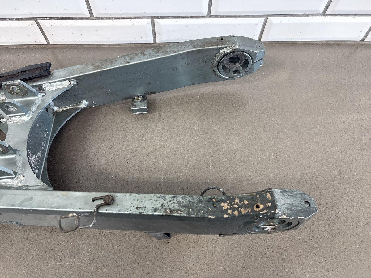 1990-1993 Kawasaki Ninja ZX-11 ZX1100C Swingarm Swing Arm OEM 33001-1351