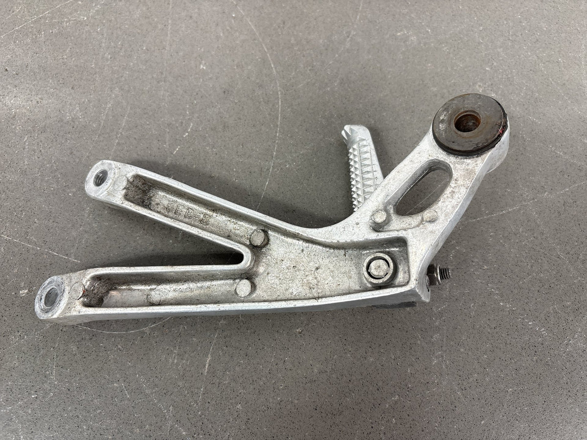 1999-2002 Yamaha YZF-R6 Rear Passenger Foot Peg Brackets Pair OEM