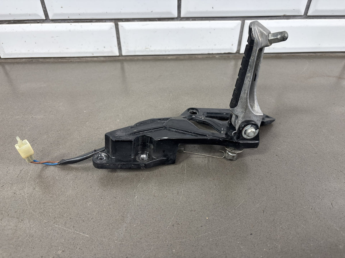 1991-93 Kawasaki ZX-11 ZX1100C Rearsets Left Right Pegs Brackets OEM 35011-1520