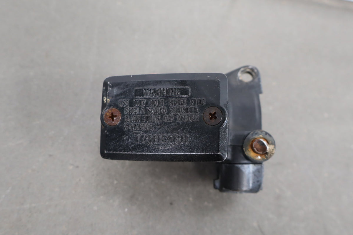 2000 Triumph Tiger 900 T709 Front Brake Master OEM