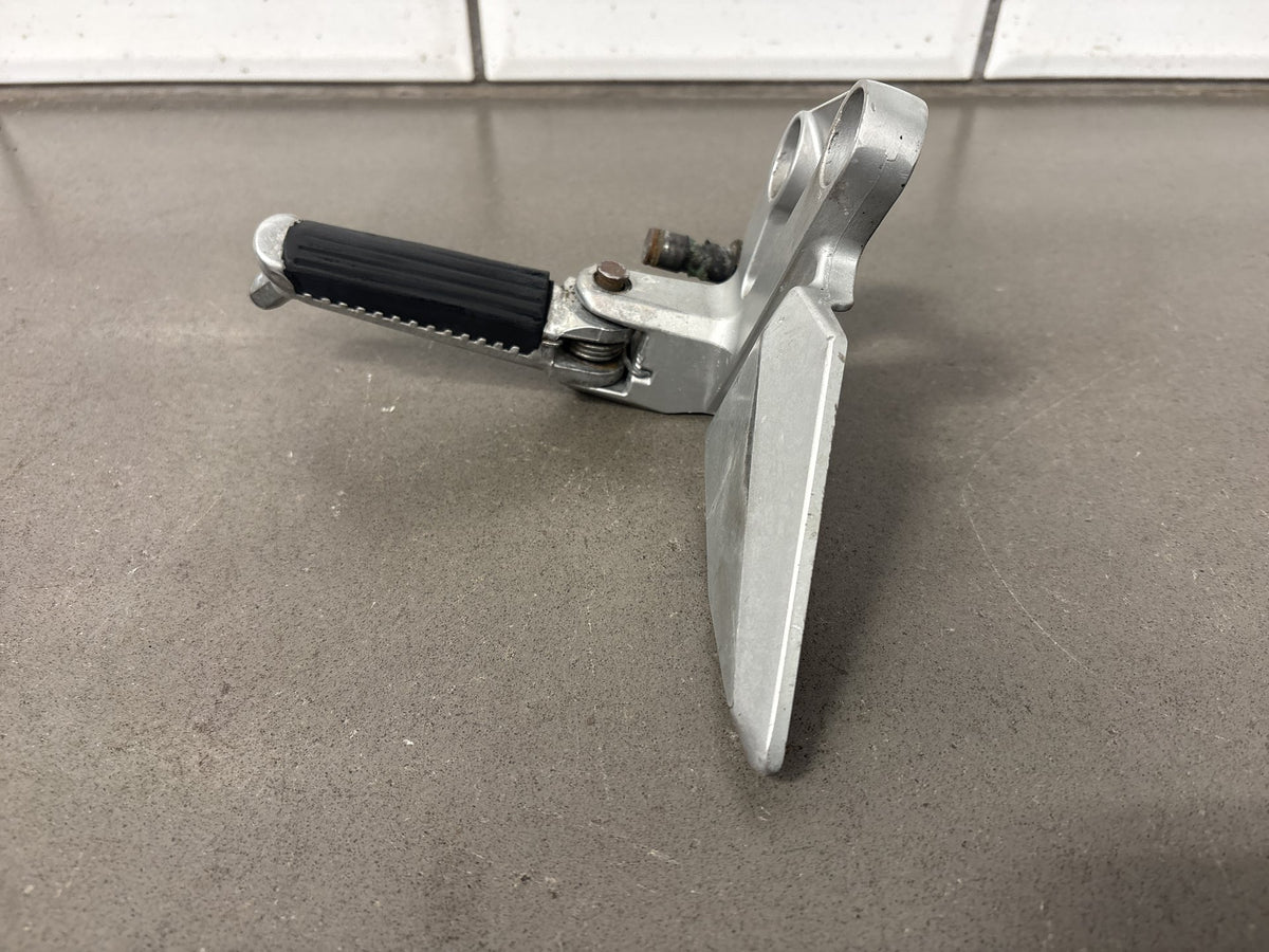 04-07 Suzuki SV650 SV650S Left Rider Footpeg Bracket OEM 43521-16G20