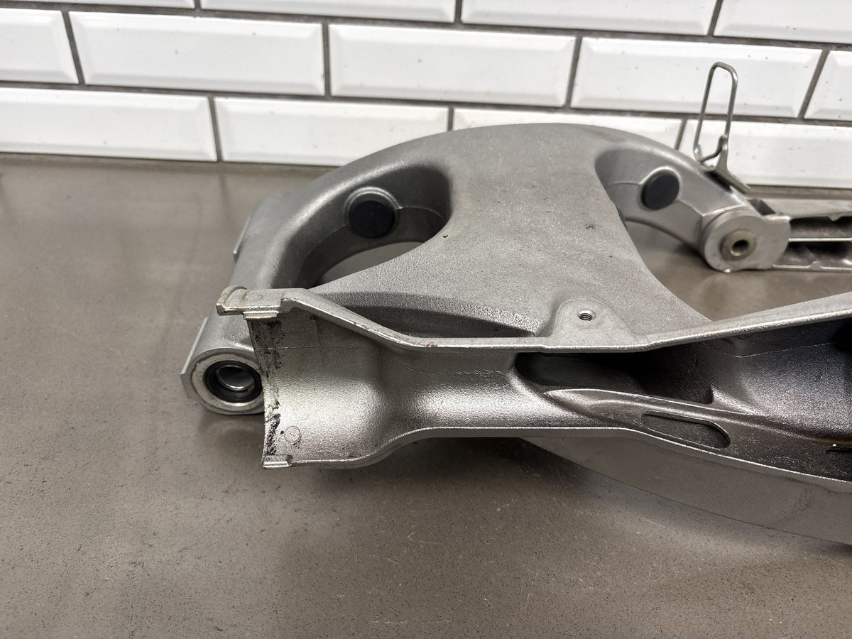 2010-2014 Kawasaki Concours 14 ZG1400 Swingarm 33001-0145