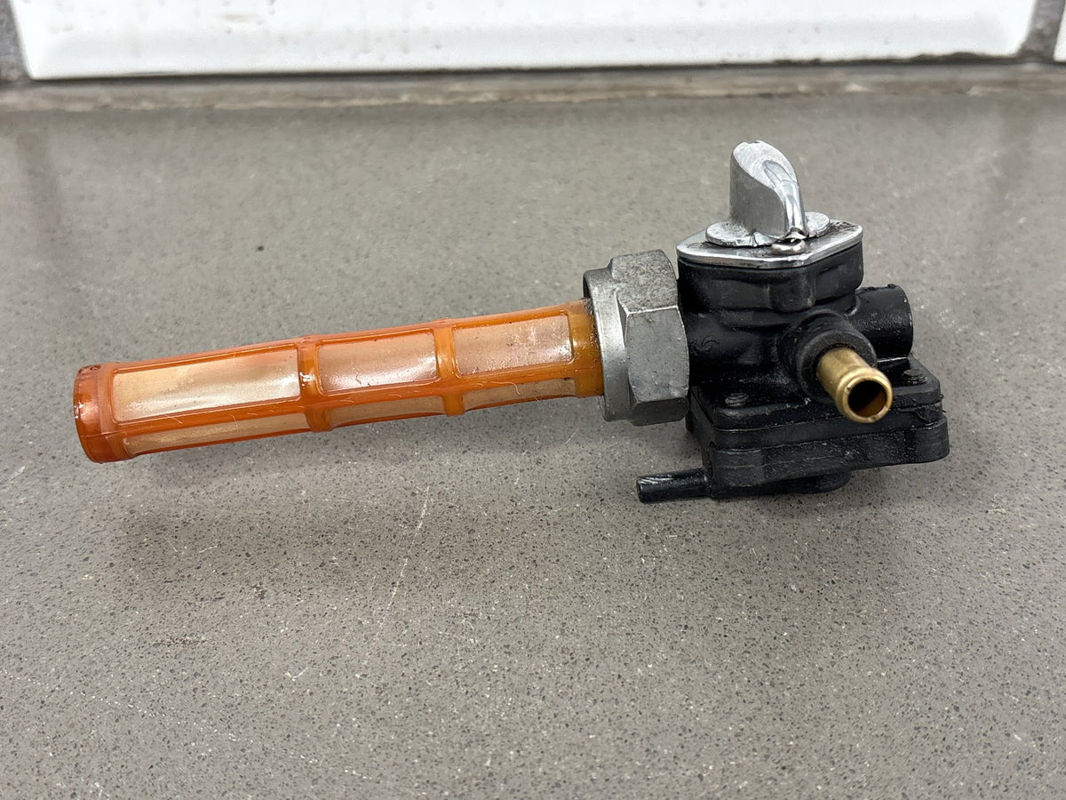 02-06 Harley Heritage Softail FLSTC 02-06 Road King Fuel Petcock OEM 61338-02