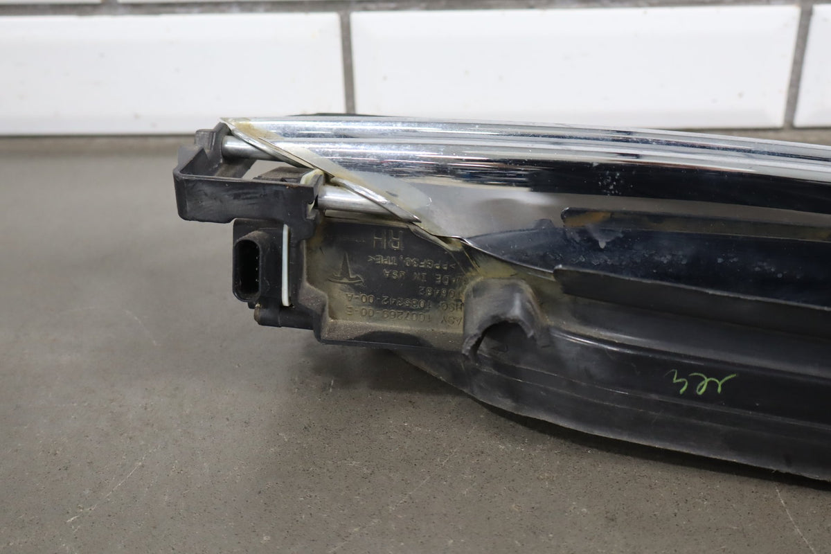 12-15 Model S MS Front Right Bumper Active Louvre Shutter Grille 1007269-00-E
