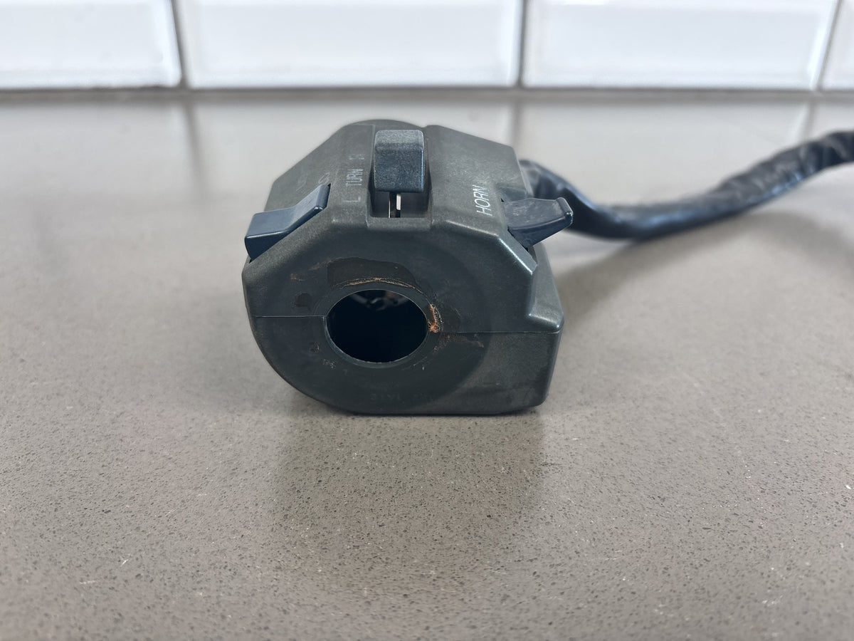 1990-1993 Kawasaki Ninja ZX-11 ZX1100C Left Handlebar Switch Housing 46091-1533