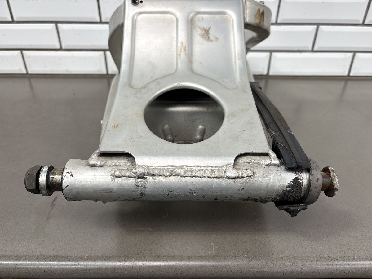 1999-2000 Yamaha YZF-R6 Rear Swingarm Swing Arm OEM