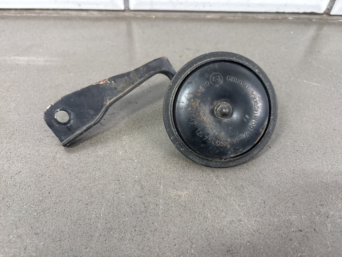 1990-1993 Kawasaki Ninja ZX-11 ZX1100C Horn Pair With Brackets OEM 27003-1320