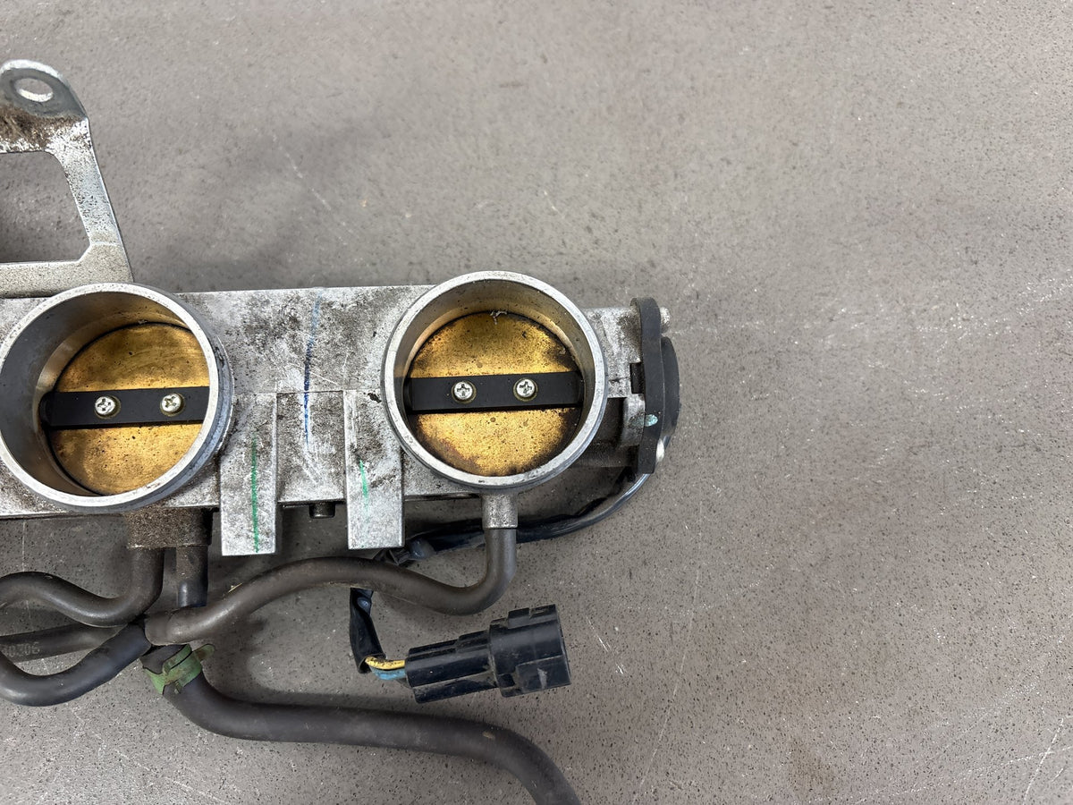 2005-2010 Triumph Sprint ST 1050 Speed Triple Throttle Bodies T1240460 OEM
