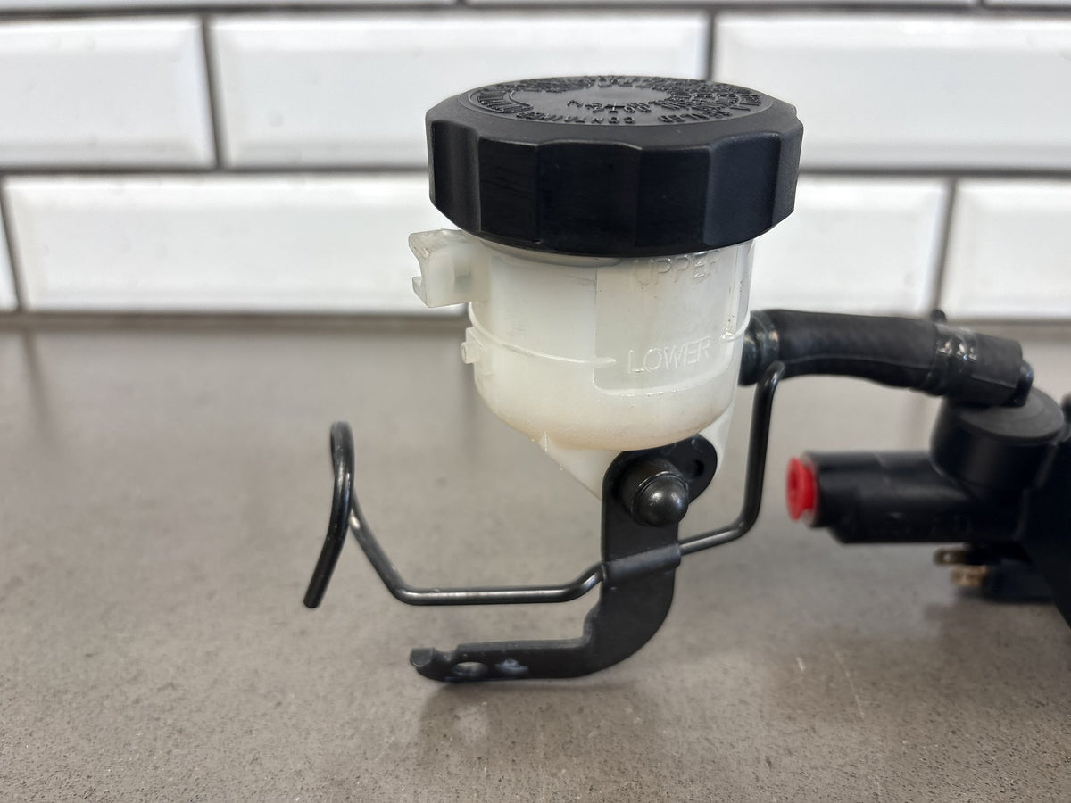 1999-2007 Yamaha YZF600R Front Brake Master Cylinder Nissin W Reservoir OEM