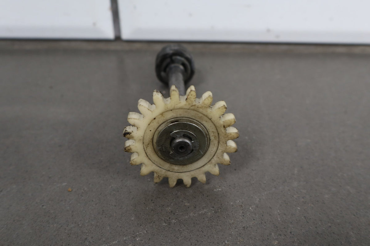 1973-1975 Yamaha RD350 Tach Drive Shaft Gear OEM 27-81786-10-00