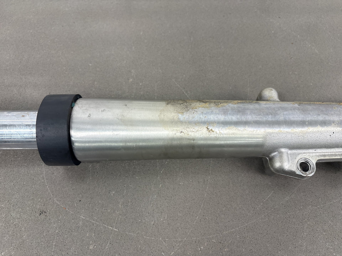 2002-2006 Harley Road King FLHR FLHRI FLHRCI FLHRS Right Fork Leg OEM 46497-02A