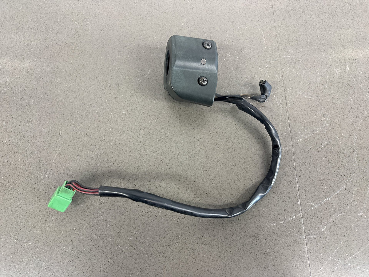 1990-1993 Kawasaki Ninja ZX-11 ZX1100C Right Handlebar Switch Housing 46091-1561