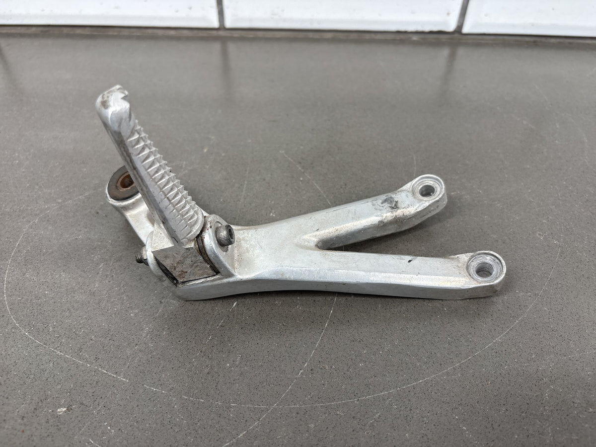 1999-2002 Yamaha YZF-R6 Rear Passenger Foot Peg Brackets Pair OEM
