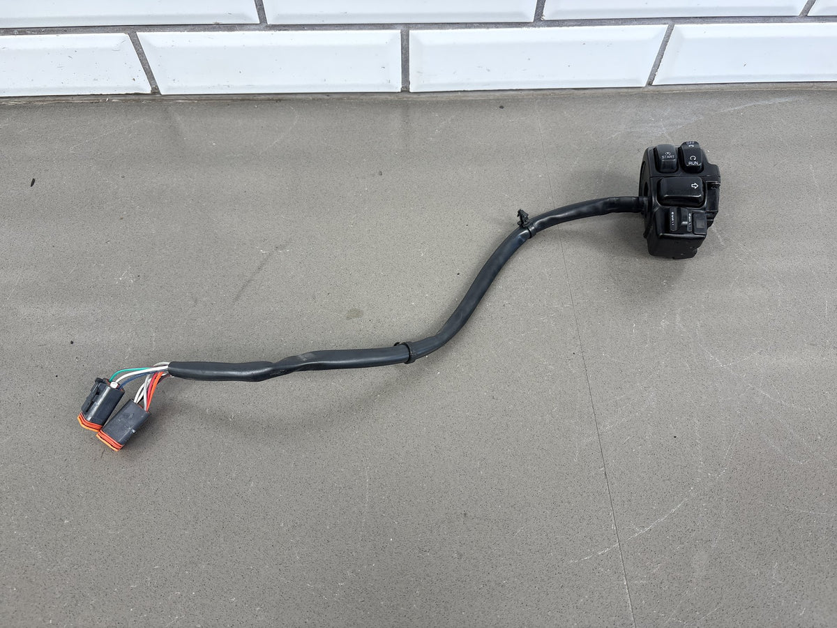 2002-2006 Harley Road King FLHRCI Right Switch Housing Black Cruise OEM 71564-96