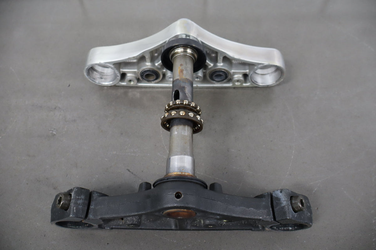 2001-04 Suzuki VL800 Volusia Triple Tree Stem OEM 51410-41F20