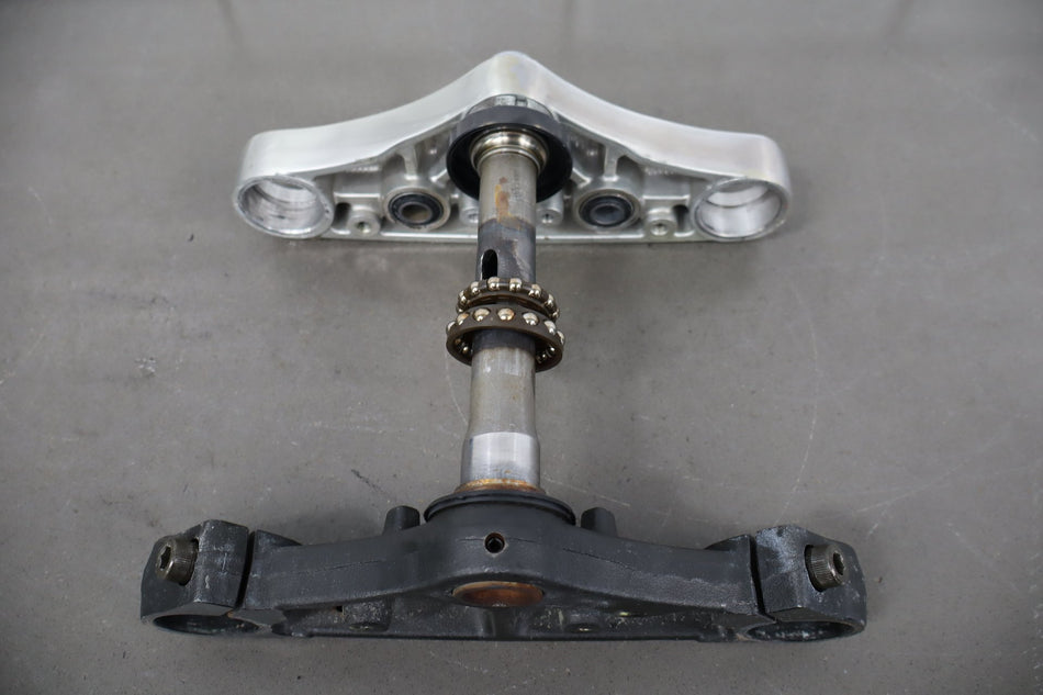 2001-04 Suzuki VL800 Volusia Triple Tree Stem OEM 51410-41F20