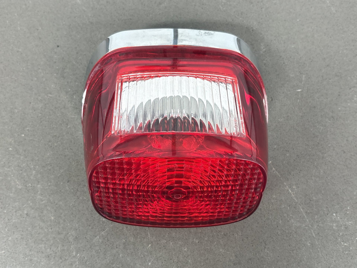 99-05 Harley Road King FLHR FLHRI FLHRCI FLHRS FLHRSI Tail Light & Base 68368-03