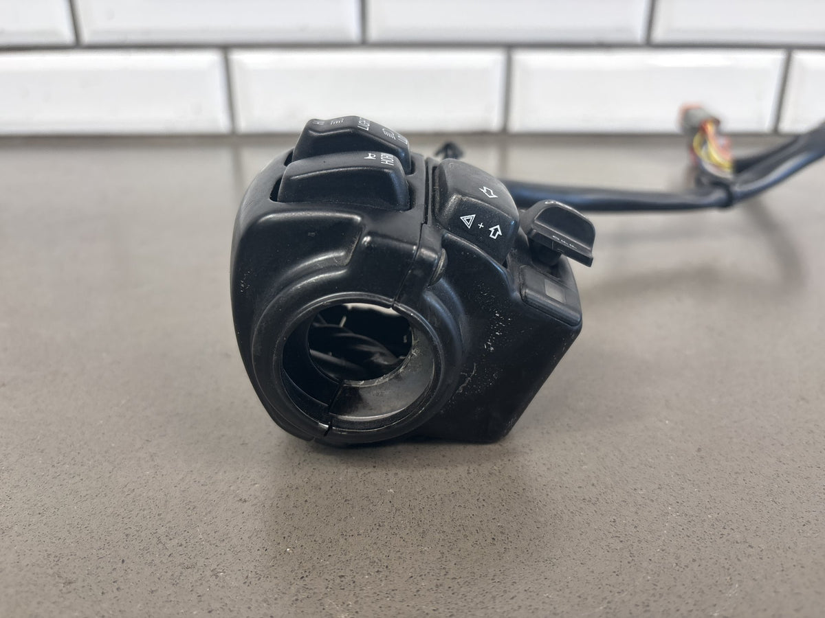 2002-2006 Harley Road King FLHRCI Left Switch Housing Black Cruise OEM 71567-96
