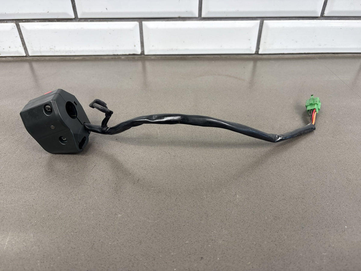 1990-1993 Kawasaki Ninja ZX-11 ZX1100C Right Handlebar Switch Housing 46091-1561