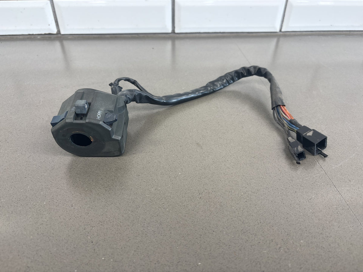 1990-1993 Kawasaki Ninja ZX-11 ZX1100C Left Handlebar Switch Housing 46091-1533