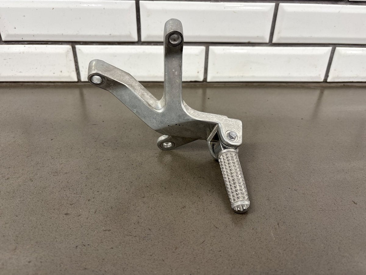 1999-2007 Yamaha YZF600R Pair Rear Passenger Foot Pegs w/ Brackets Silver OEM