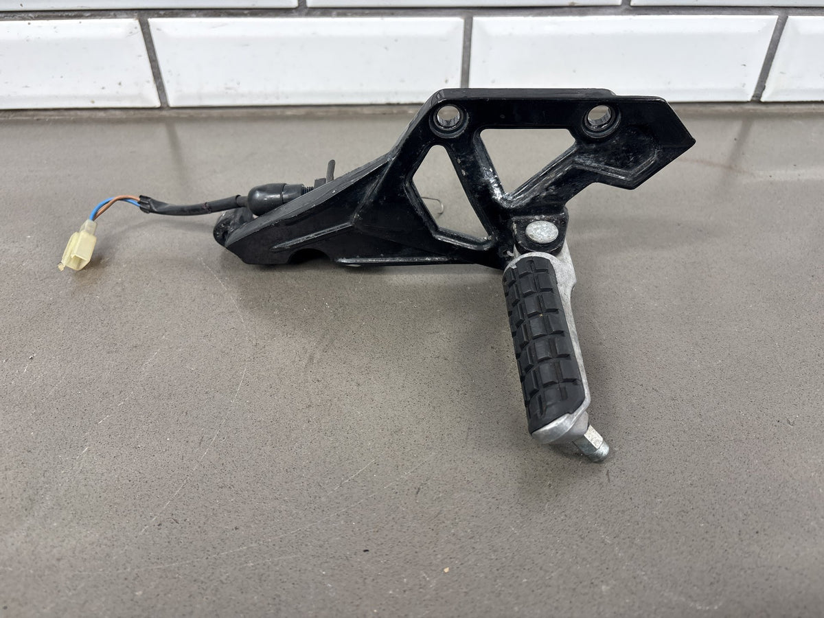 1991-93 Kawasaki ZX-11 ZX1100C Rearsets Left Right Pegs Brackets OEM 35011-1520