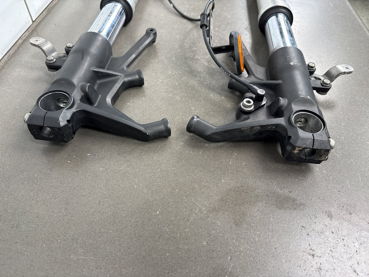 2010-2014 Kawasaki Concours 14 ZG1400 Front Fork Set Left Right 44071-5106/5107