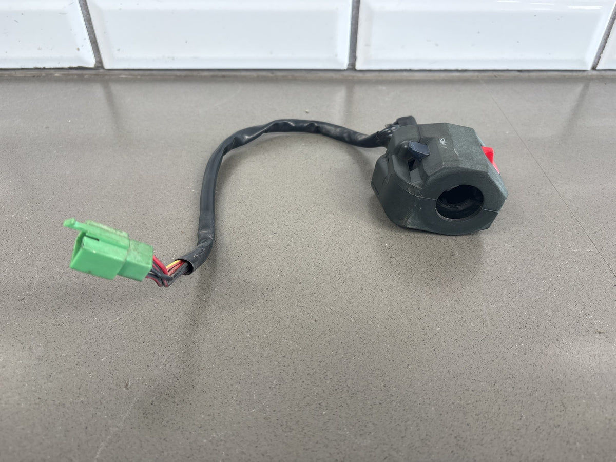 1990-1993 Kawasaki Ninja ZX-11 ZX1100C Right Handlebar Switch Housing 46091-1561