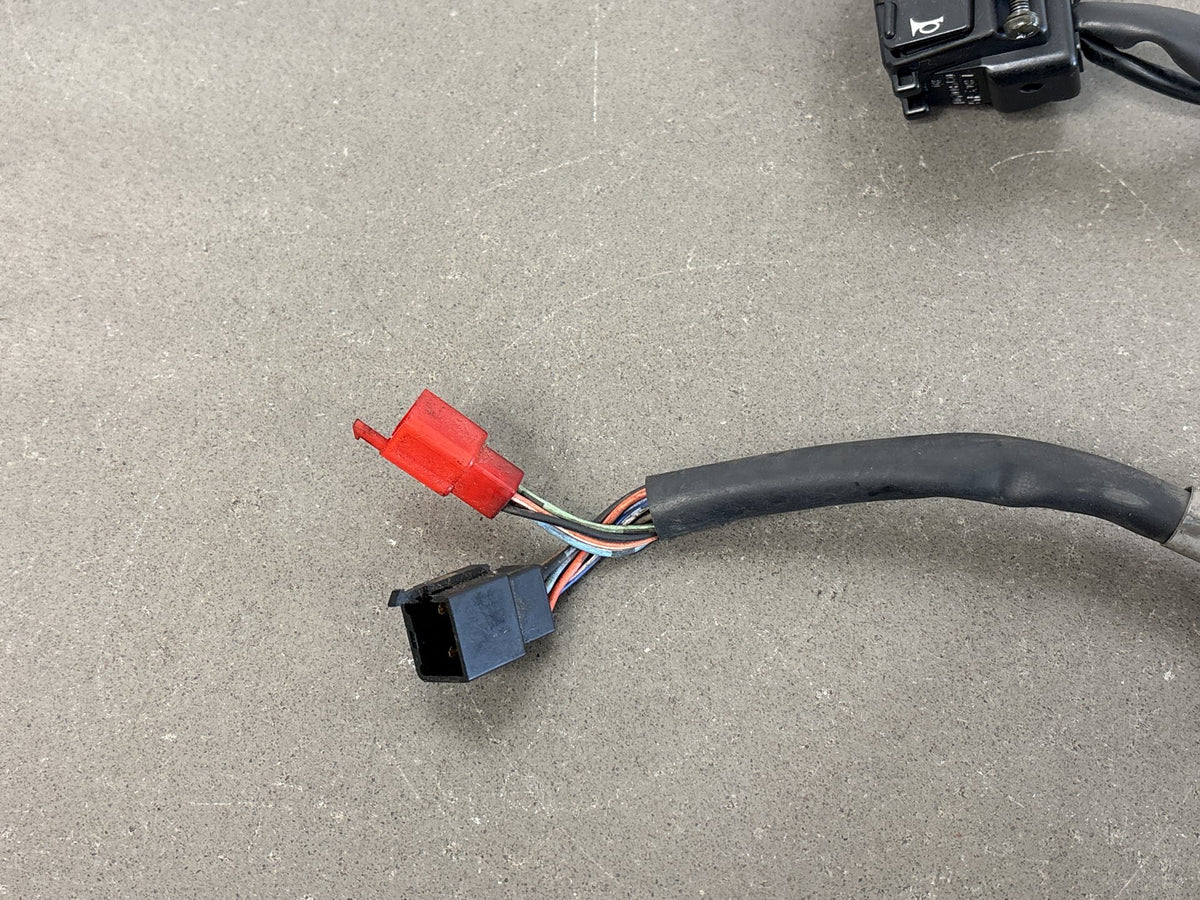 2002-05 Honda VFR800 Interceptor Left Handlebar Switch OEM 35020-MCW-A00