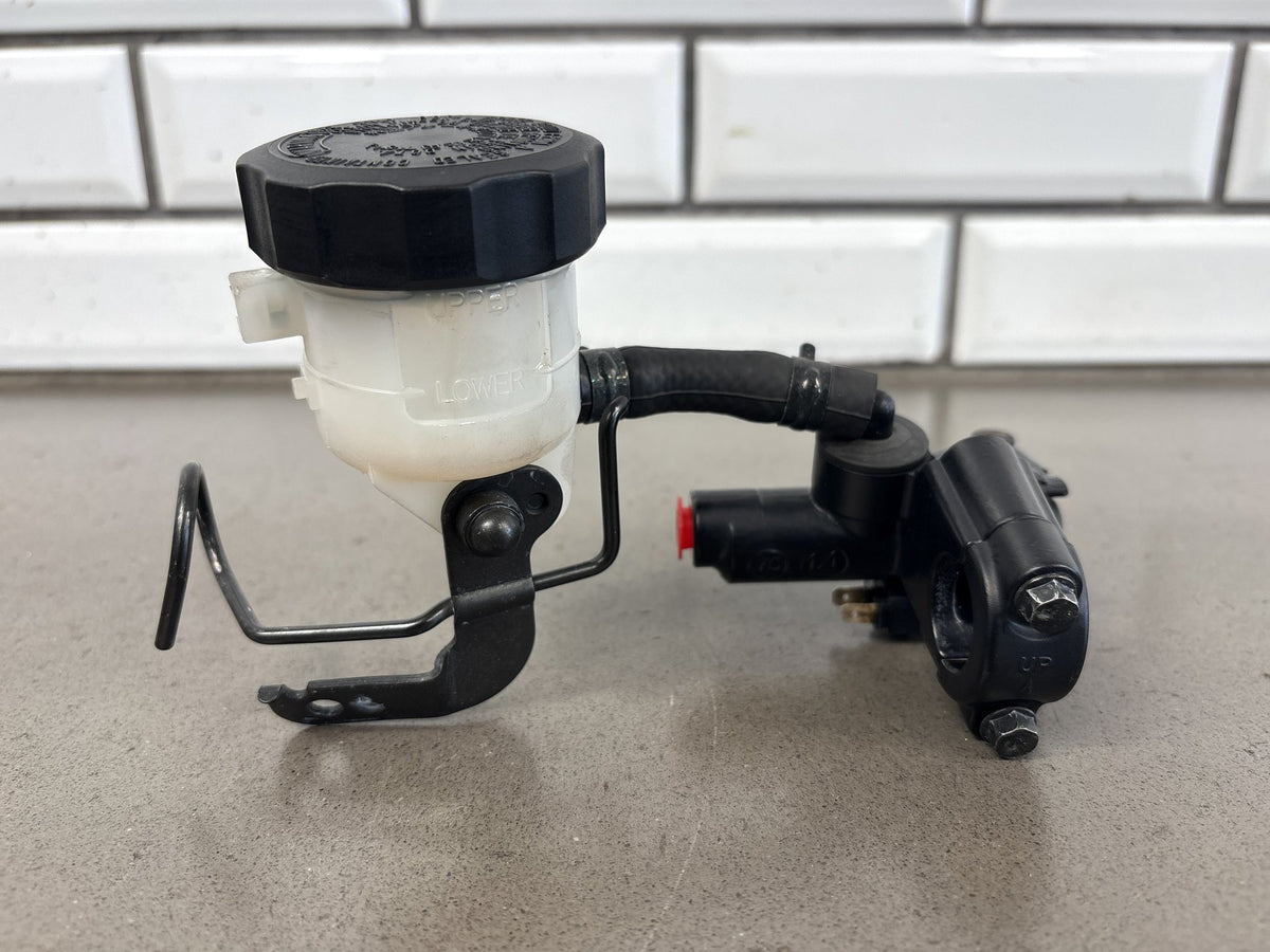 1999-2007 Yamaha YZF600R Front Brake Master Cylinder Nissin W Reservoir OEM