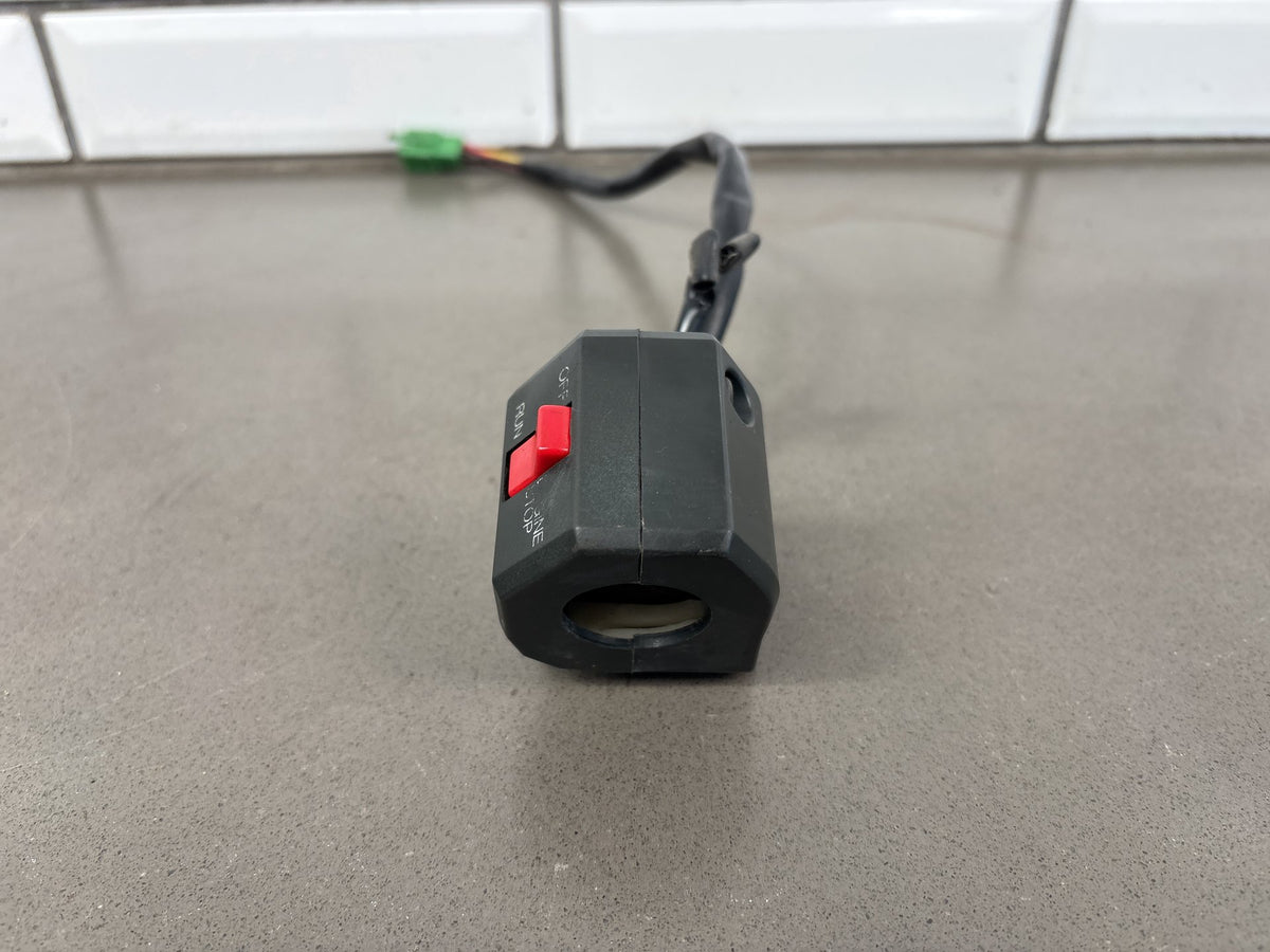1990-1993 Kawasaki Ninja ZX-11 ZX1100C Right Handlebar Switch Housing 46091-1561
