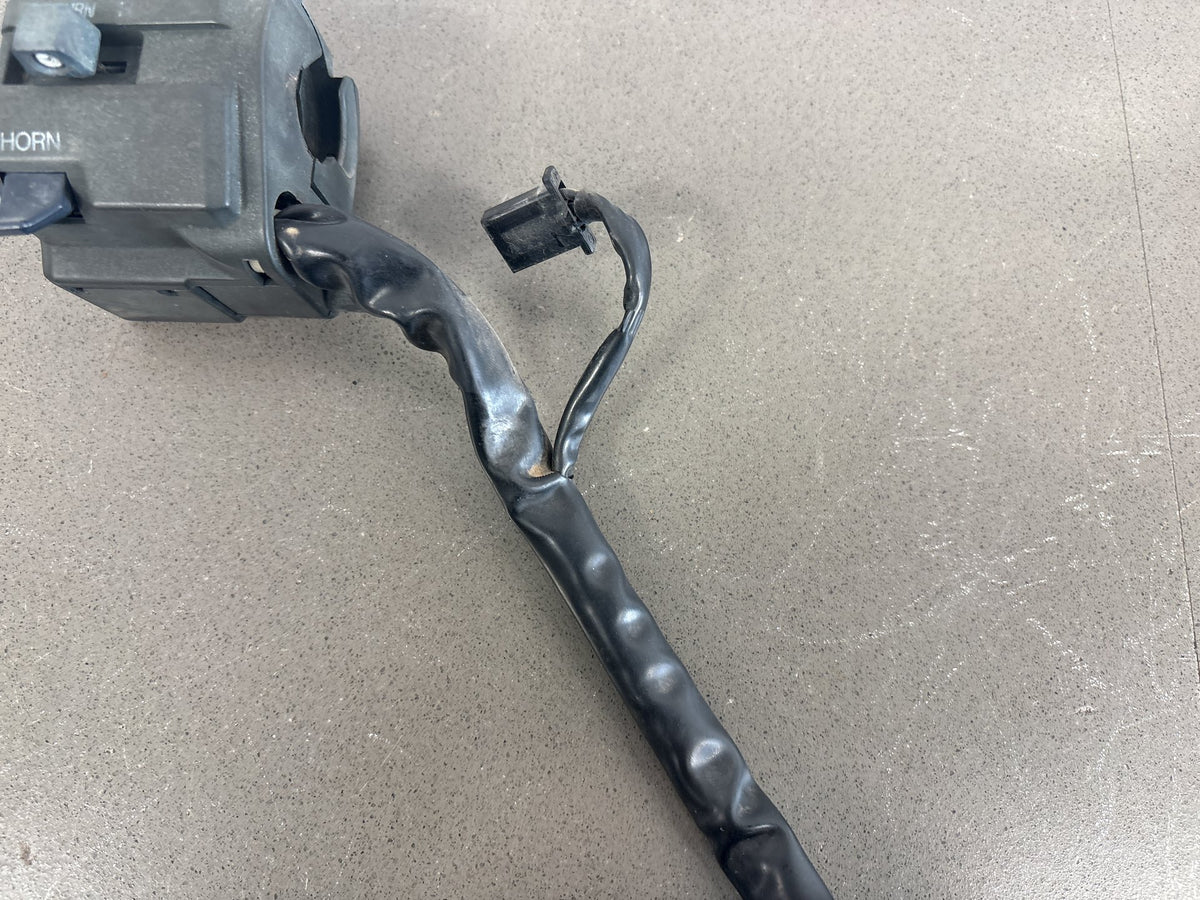 1990-1993 Kawasaki Ninja ZX-11 ZX1100C Left Handlebar Switch Housing 46091-1533